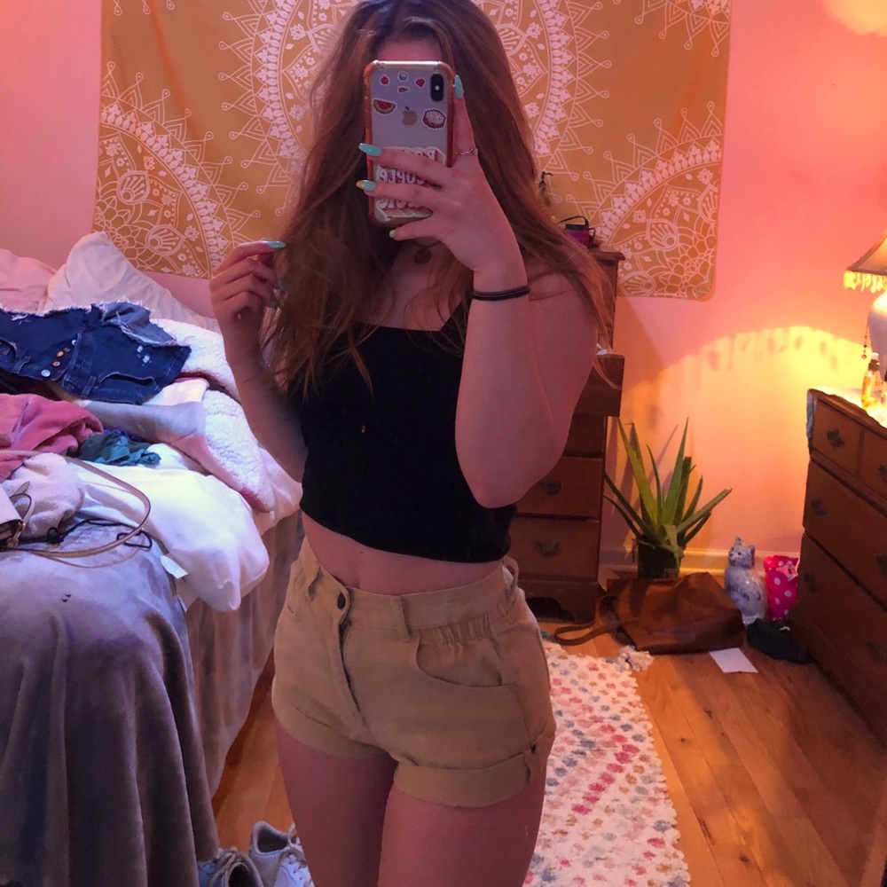 tan kaki shorts